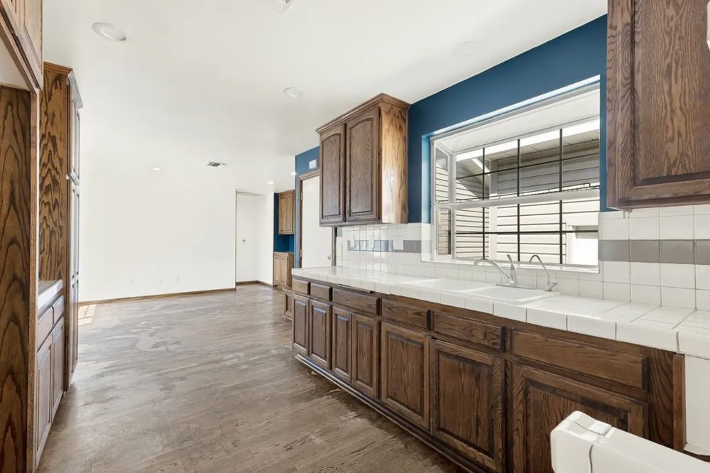 22319 Park Street Newhall, CA 91321