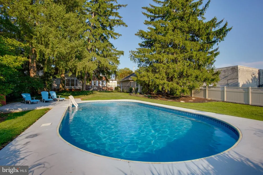 11 COLLEGE STREET Myerstown, PA 17067