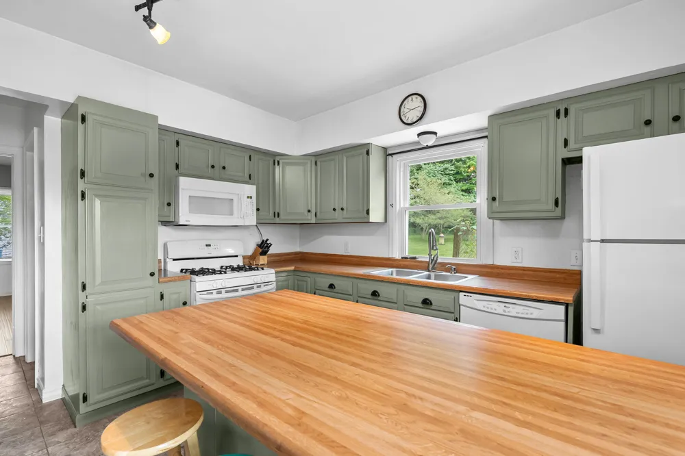 5048 Riverview Drive Kalamazoo, MI 49004
