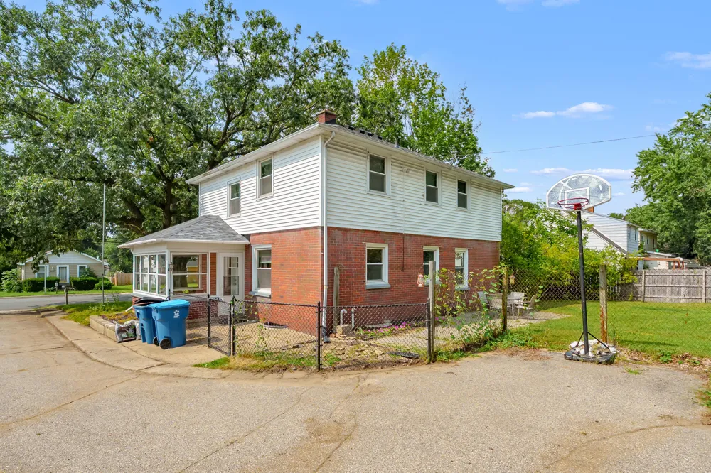 5048 Riverview Drive Kalamazoo, MI 49004