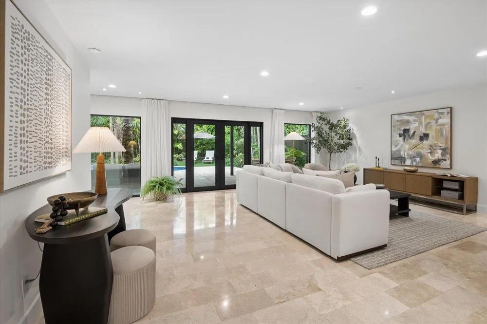 541 NE 8th Avenue Fort Lauderdale, FL 33301