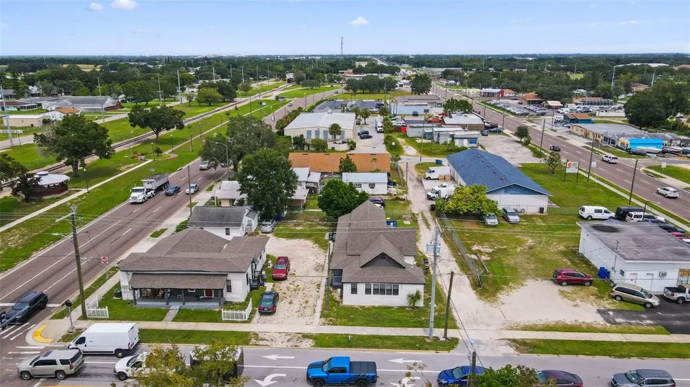 19 W EAGLE AVENUE Eagle Lake, FL 33839