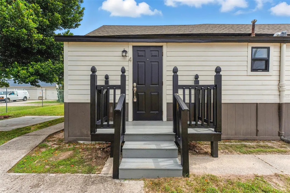 19 W EAGLE AVENUE Eagle Lake, FL 33839