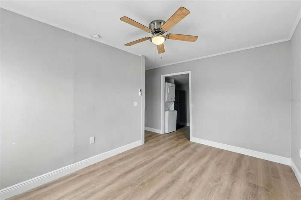 19 W EAGLE AVENUE Eagle Lake, FL 33839