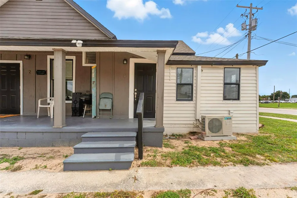 19 W EAGLE AVENUE Eagle Lake, FL 33839