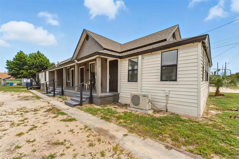 19 W EAGLE AVENUE Eagle Lake, FL 33839