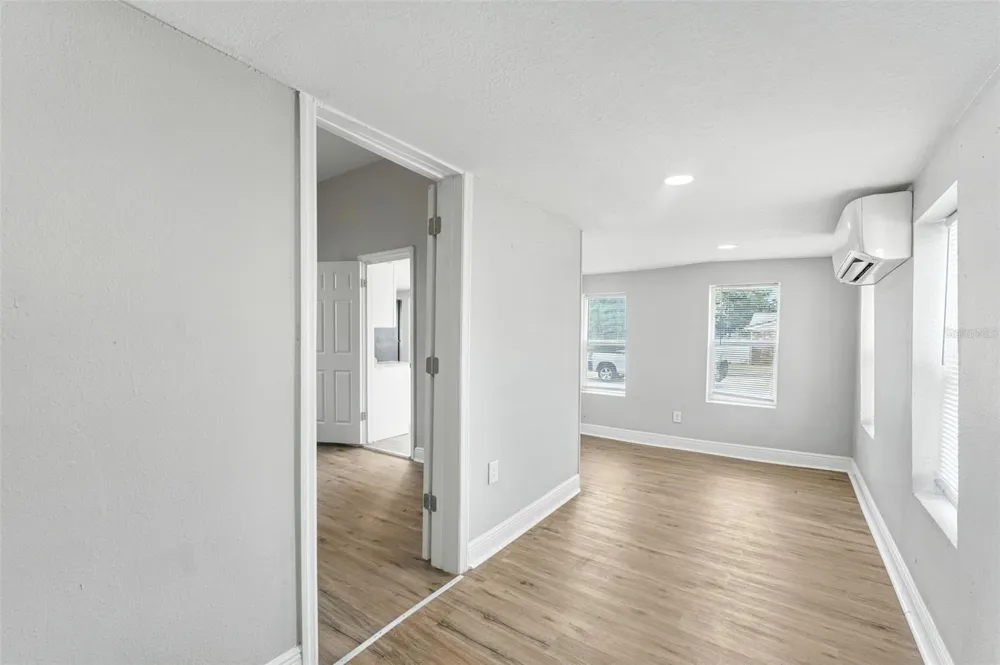19 W EAGLE AVENUE Eagle Lake, FL 33839
