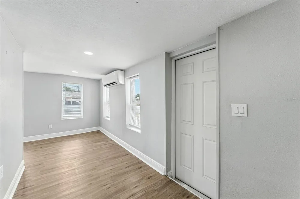 19 W EAGLE AVENUE Eagle Lake, FL 33839