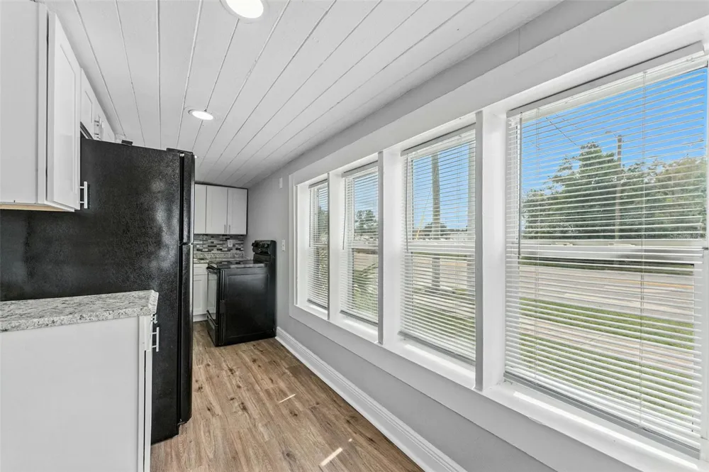 19 W EAGLE AVENUE Eagle Lake, FL 33839