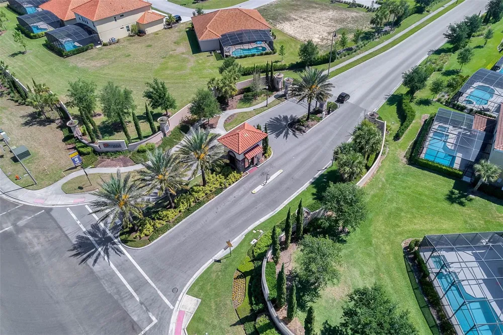 4136 OAKTREE DRIVE Davenport, FL 33837