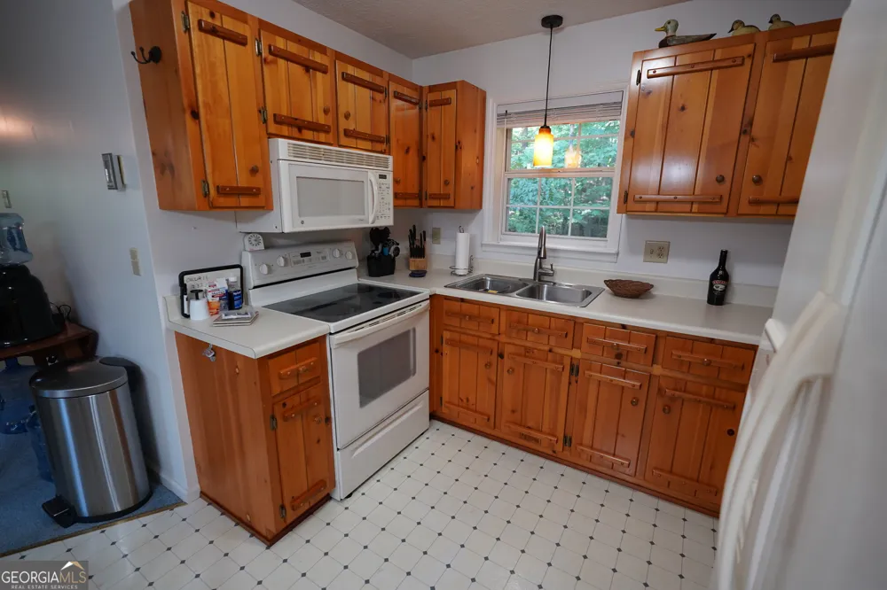 732 Honeysuckle DR Blairsville, GA 30512
