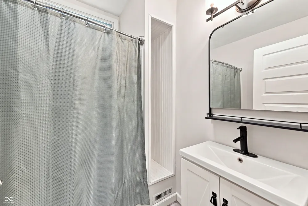 102 W Ulen Drive Lebanon, IN 46052