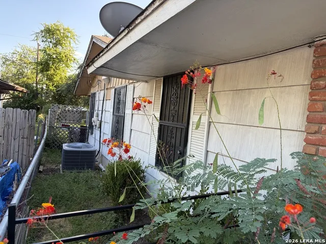 310 NORTHVALLEY DR San Antonio, TX 78216
