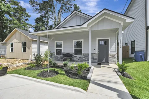 16942 Balmoral