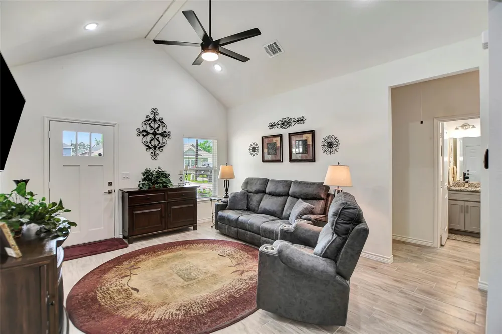 16942 Balmoral Montgomery, TX 77316