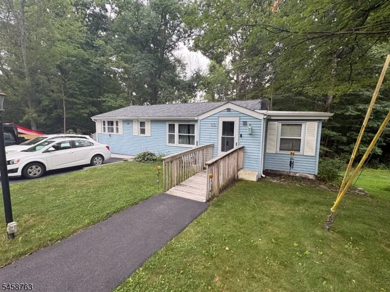 65 Upper Lake Dr Wantage, NJ 07461