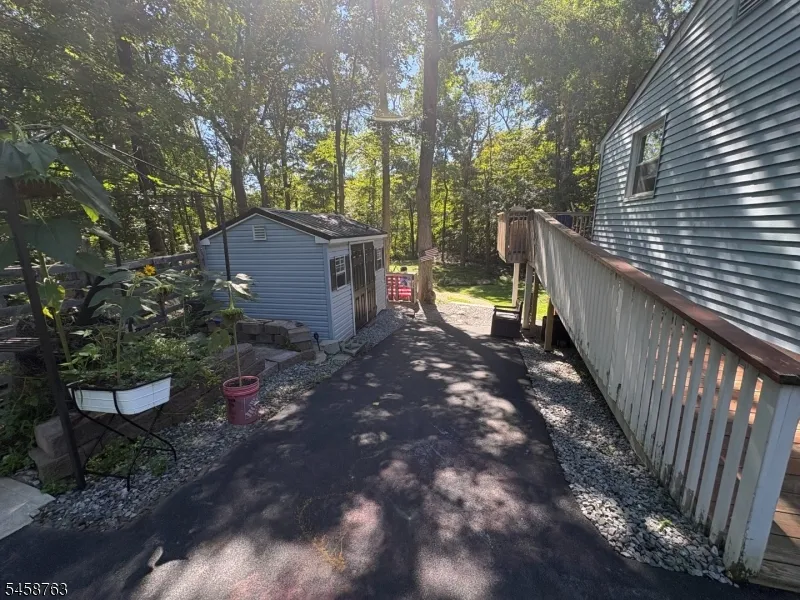 65 Upper Lake Dr Wantage, NJ 07461