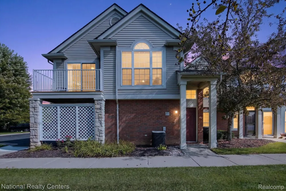 28190 Oakmonte Circle E Lyon Charter Township, MI 48165
