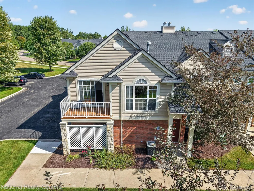 28190 Oakmonte Circle E Lyon Charter Township, MI 48165