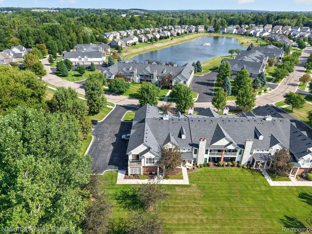 28190 Oakmonte Circle E Lyon Charter Township, MI 48165