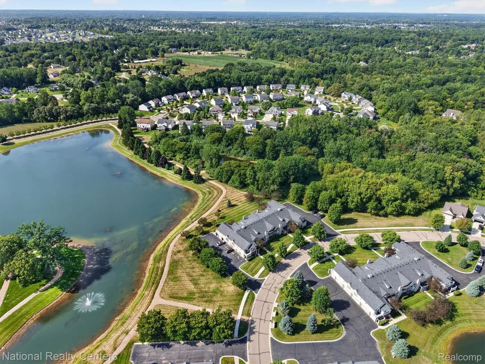28190 Oakmonte Circle E Lyon Charter Township, MI 48165