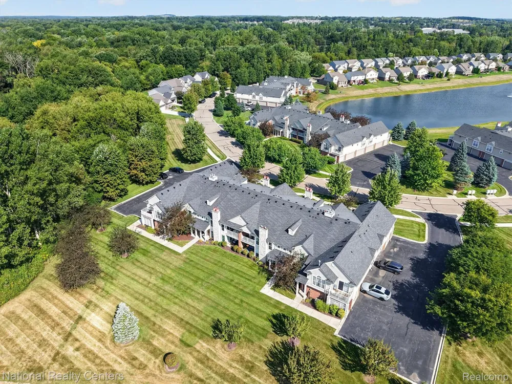 28190 Oakmonte Circle E Lyon Charter Township, MI 48165