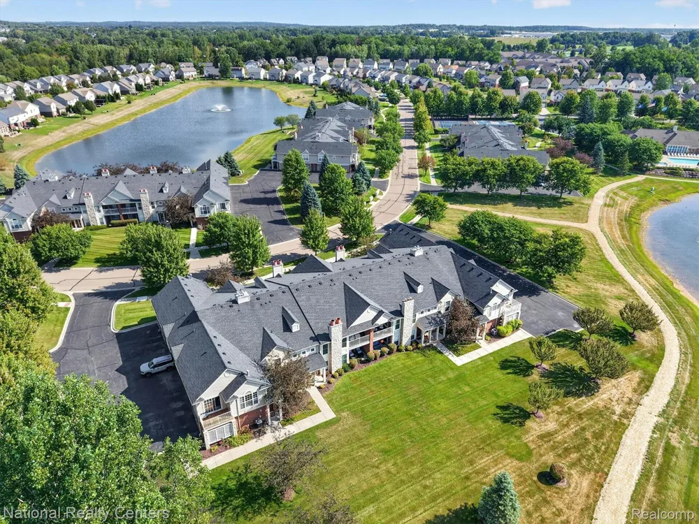 28190 Oakmonte Circle E Lyon Charter Township, MI 48165