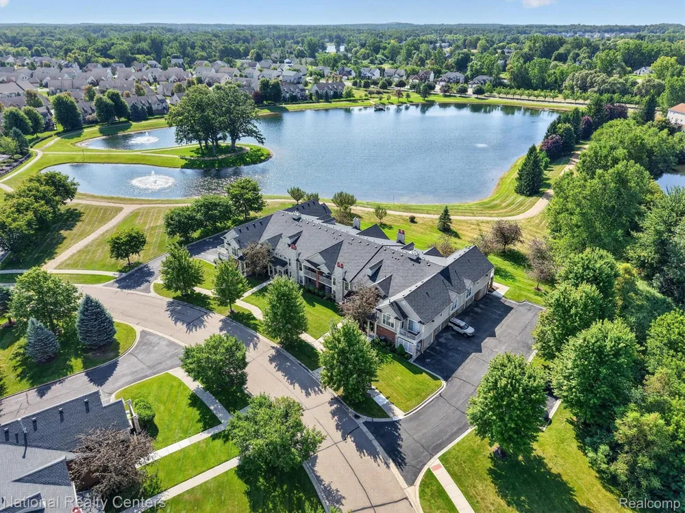 28190 Oakmonte Circle E Lyon Charter Township, MI 48165