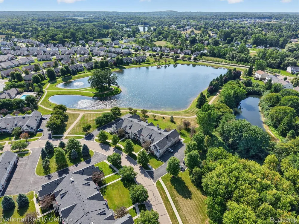28190 Oakmonte Circle E Lyon Charter Township, MI 48165