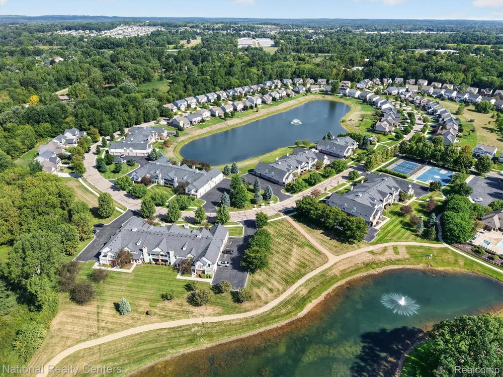 28190 Oakmonte Circle E Lyon Charter Township, MI 48165