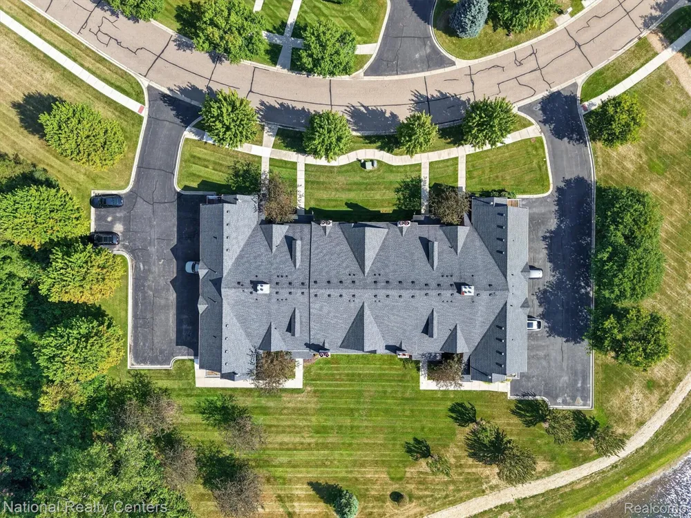 28190 Oakmonte Circle E Lyon Charter Township, MI 48165
