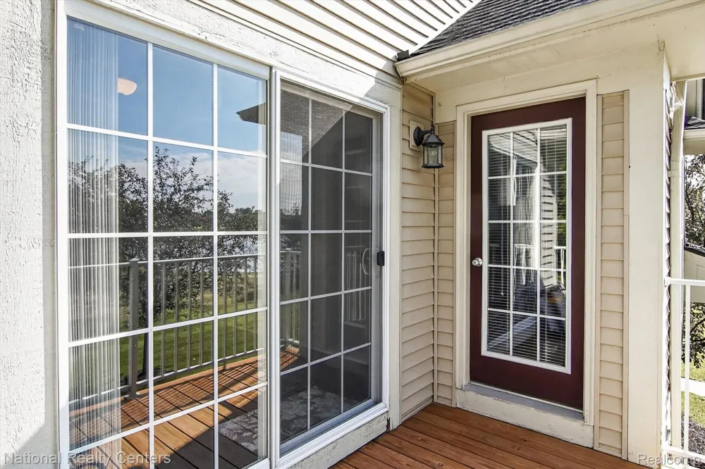 28190 Oakmonte Circle E Lyon Charter Township, MI 48165