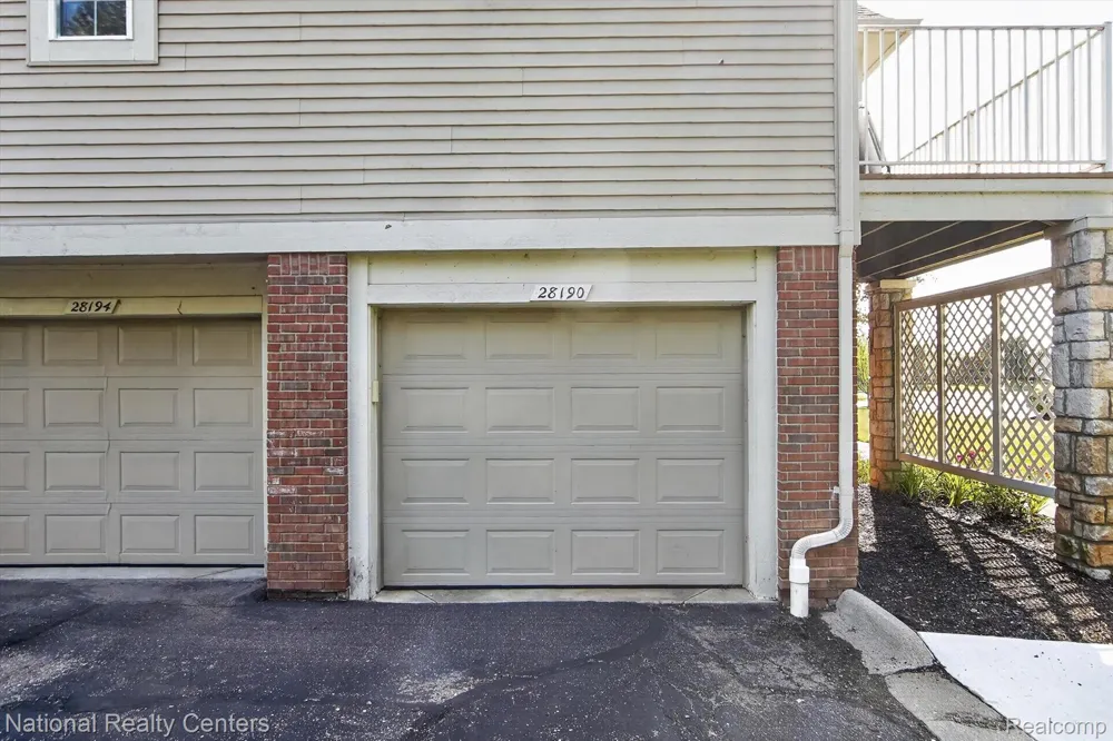28190 Oakmonte Circle E Lyon Charter Township, MI 48165