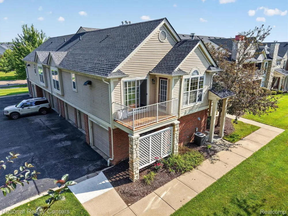 28190 Oakmonte Circle E Lyon Charter Township, MI 48165