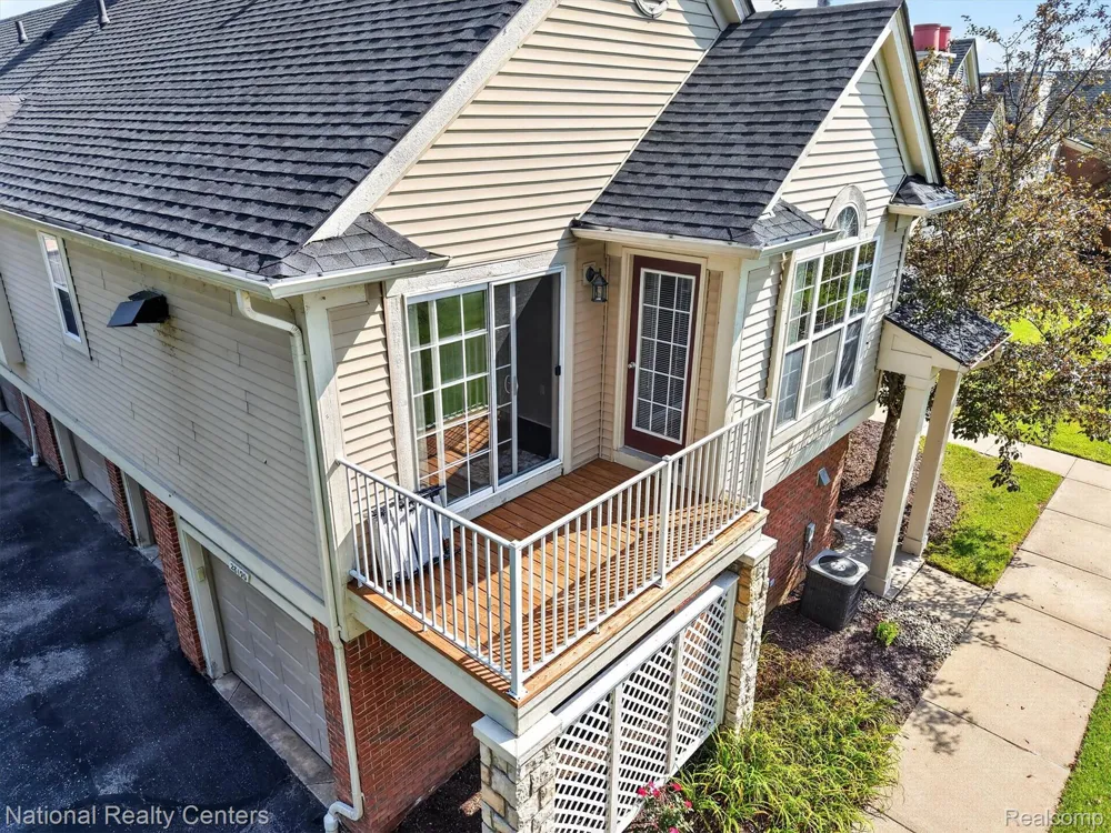 28190 Oakmonte Circle E Lyon Charter Township, MI 48165