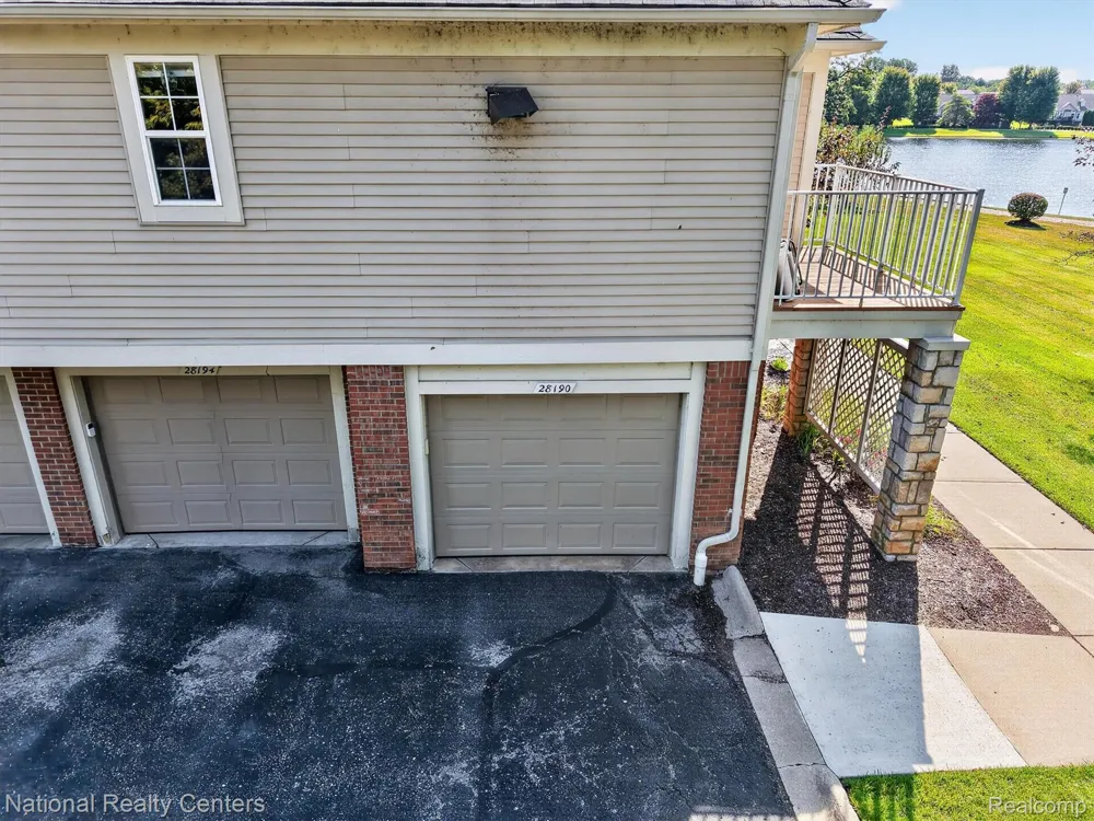 28190 Oakmonte Circle E Lyon Charter Township, MI 48165