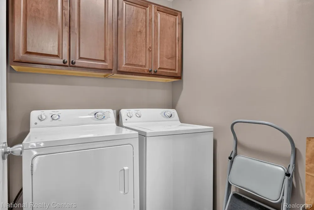 28190 Oakmonte Circle E Lyon Charter Township, MI 48165