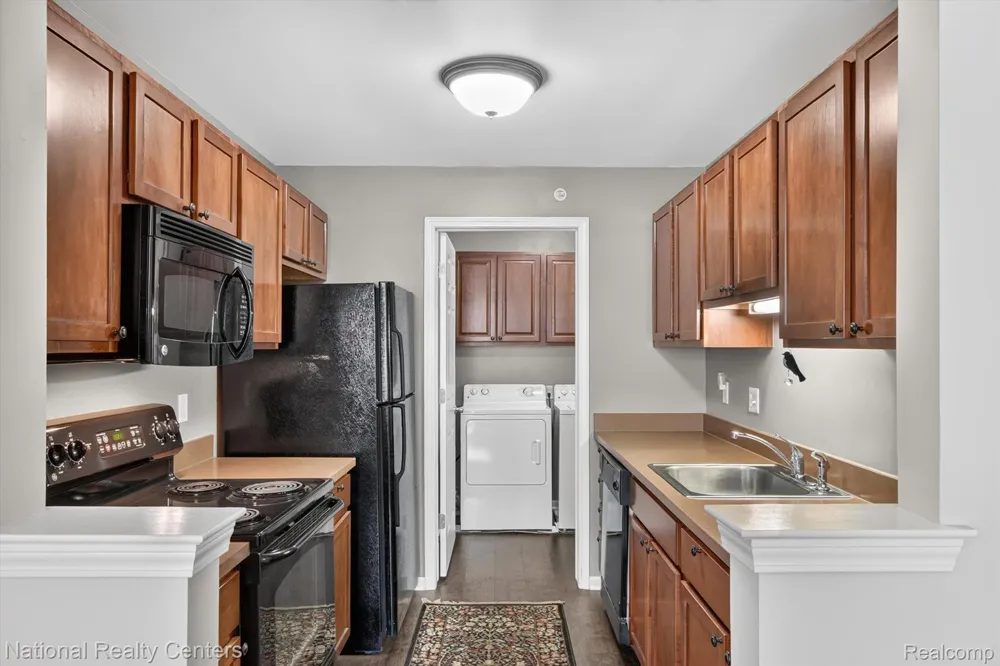 28190 Oakmonte Circle E Lyon Charter Township, MI 48165