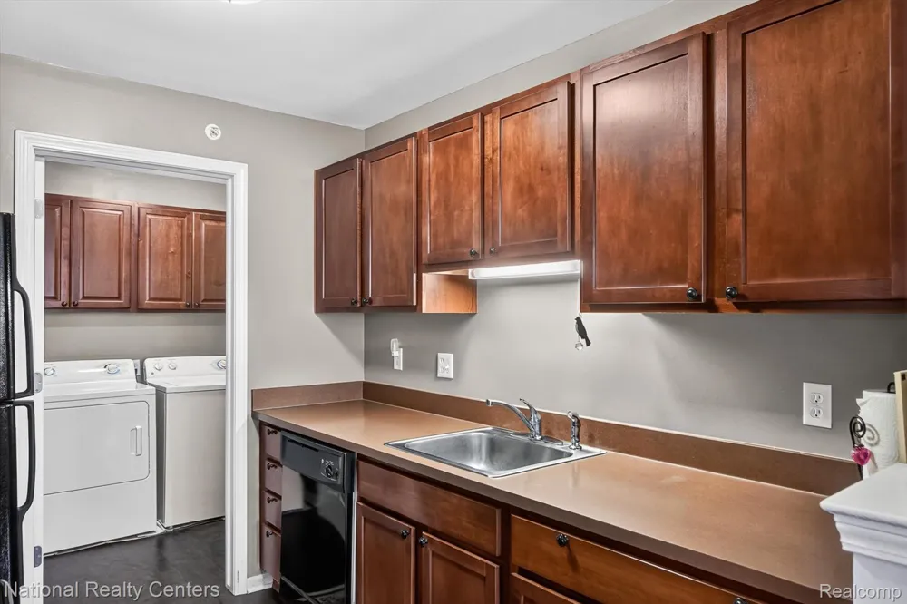28190 Oakmonte Circle E Lyon Charter Township, MI 48165