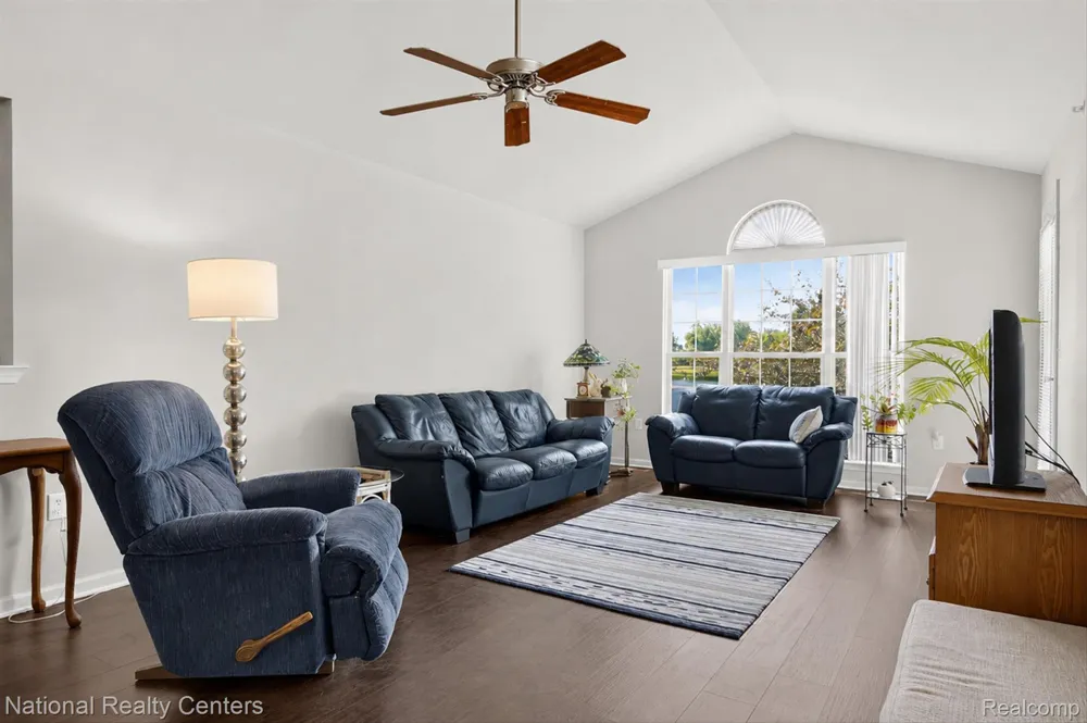 28190 Oakmonte Circle E Lyon Charter Township, MI 48165