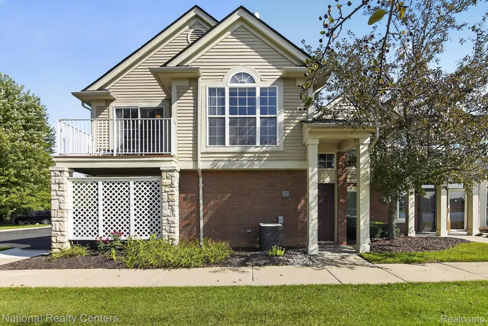 28190 Oakmonte Circle E Lyon Charter Township, MI 48165