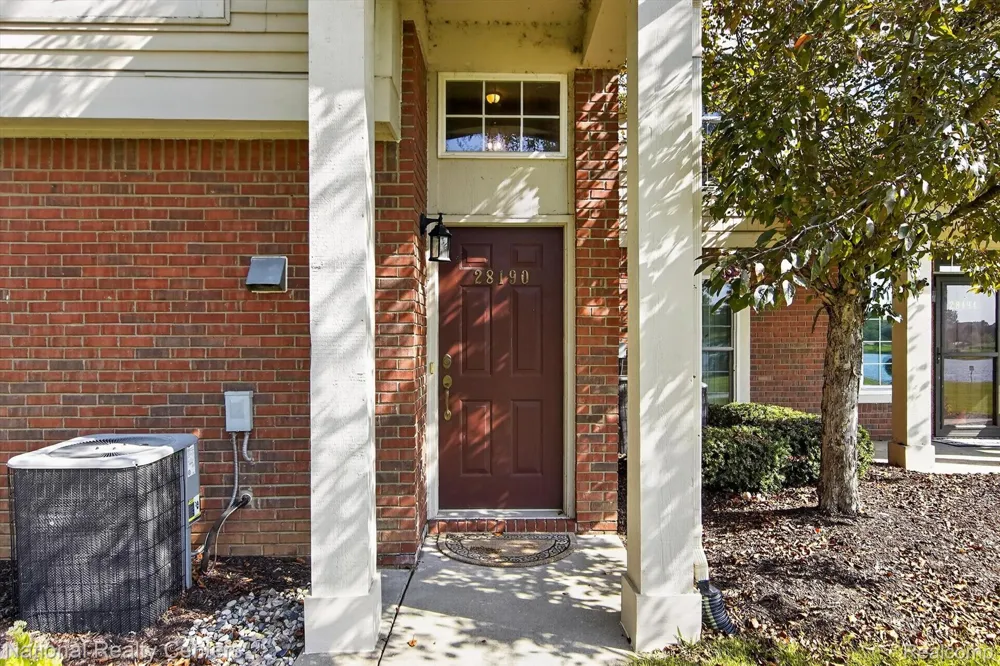 28190 Oakmonte Circle E Lyon Charter Township, MI 48165