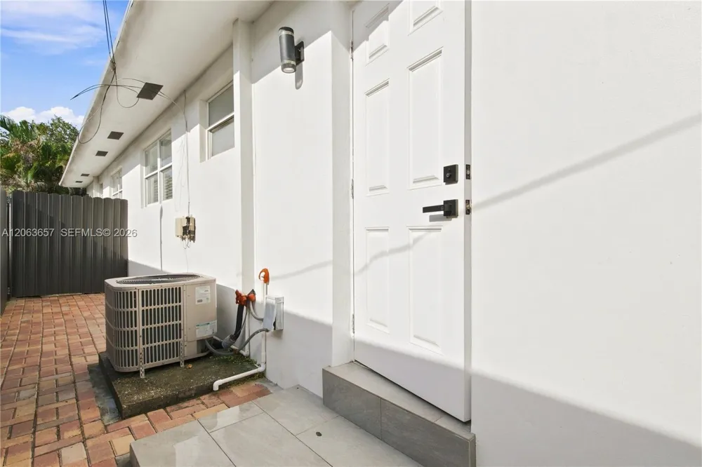 6053 SW 63rd Ter #0 South Miami, FL 33143