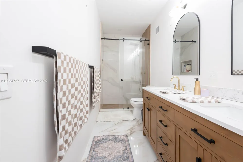 5470 NW 107th Ave #801 Doral, FL 33178