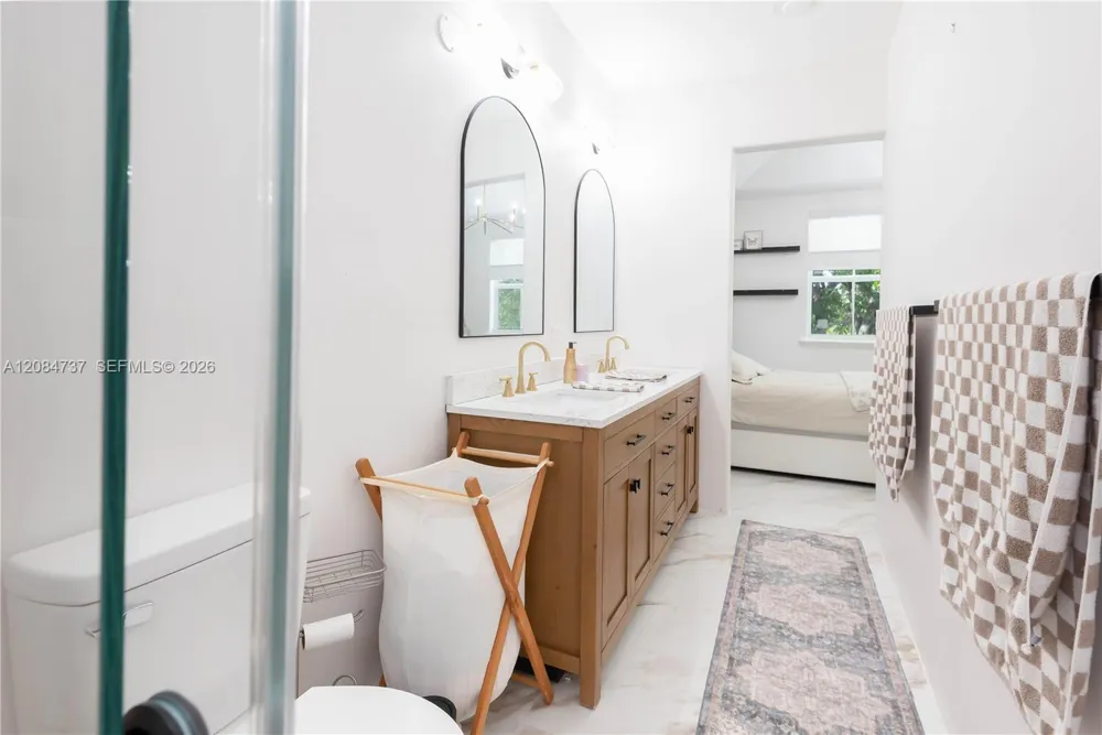5470 NW 107th Ave #801 Doral, FL 33178