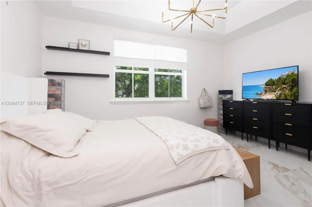 5470 NW 107th Ave #801 Doral, FL 33178