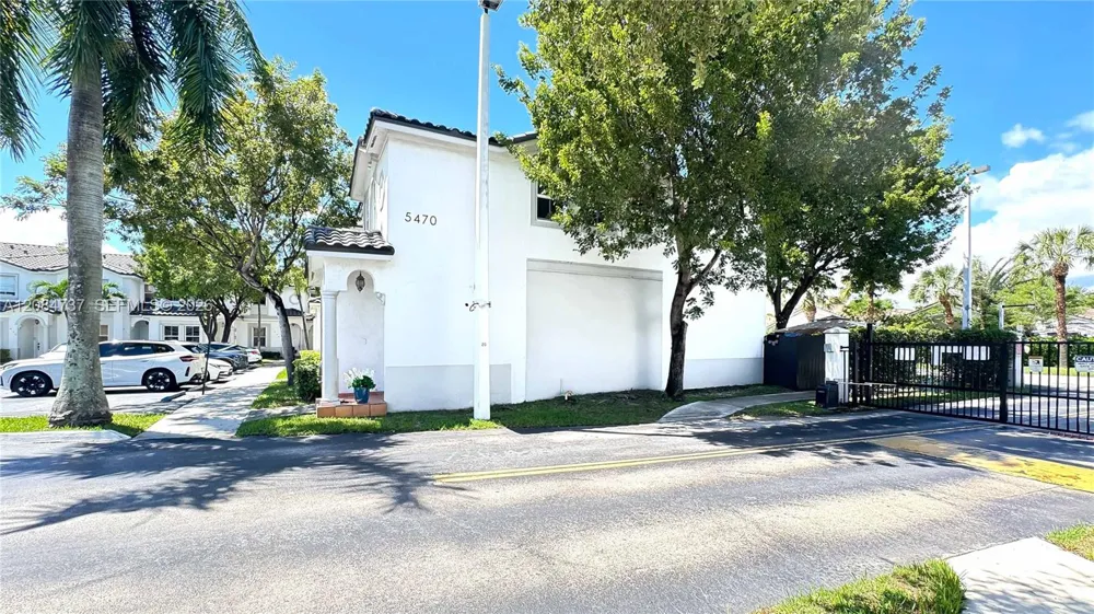 5470 NW 107th Ave #801 Doral, FL 33178