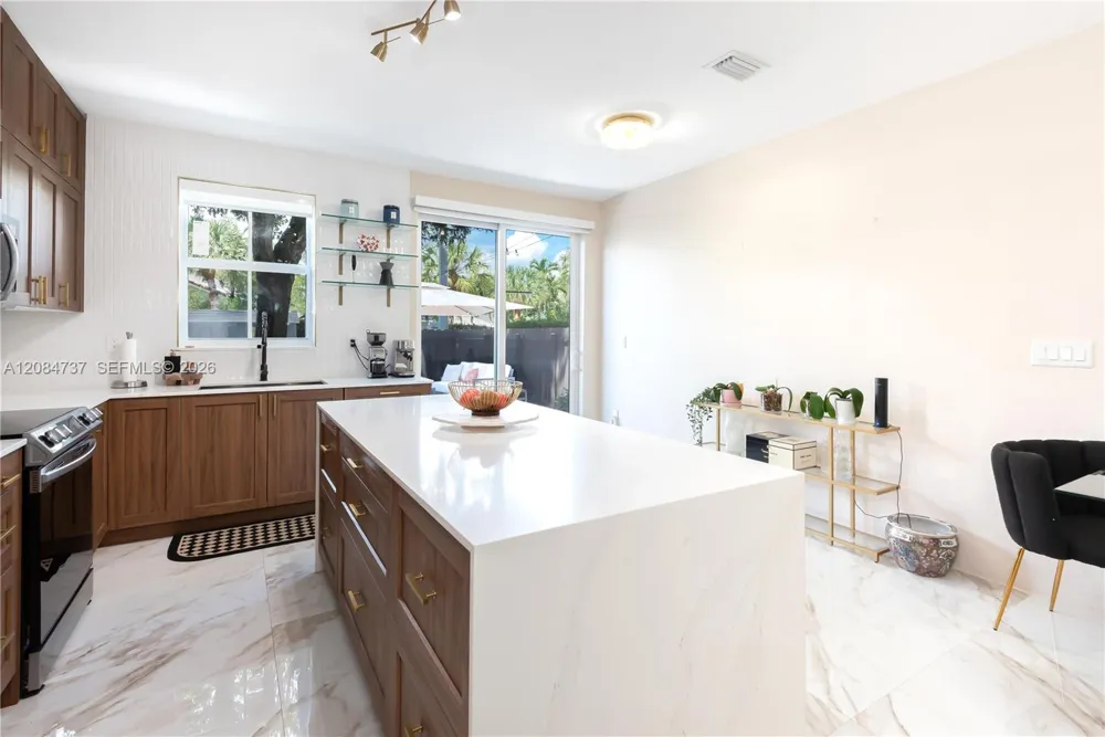 5470 NW 107th Ave #801 Doral, FL 33178