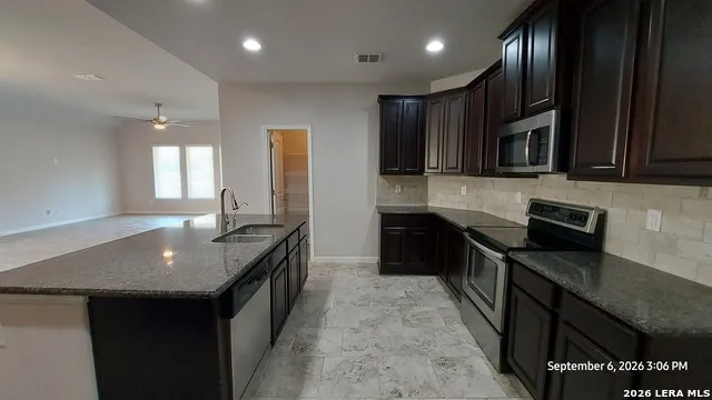 4576 SCOTS ELM Schertz, TX 78108