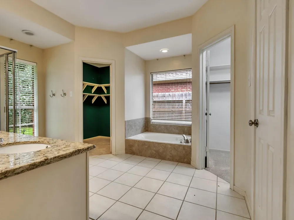 14342 Fair Knoll Way Houston, TX 77062